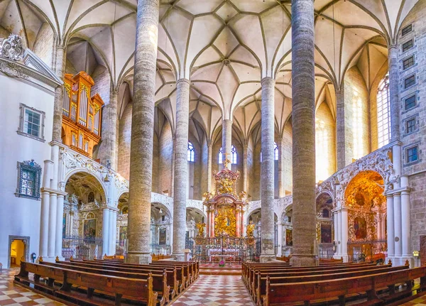 El interior de la Iglesia Franciscana en Salzburgo, Austria — Foto de Stock