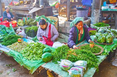 Mingalar Market taze otlar, Nyaungshwe, Myanmar