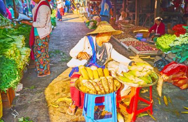 Mingalar Market mısır tezgahı, Nyaungshwe, Myanmar
