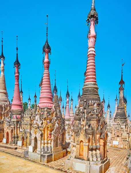카쿠 파고다스 유적지의 키가 큰 탑스, 미얀마 — 스톡 사진