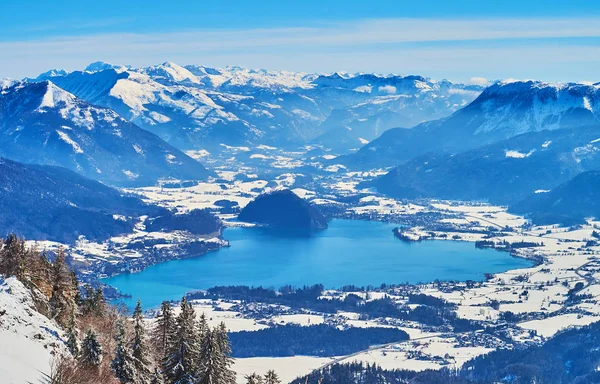 Blå ytan av Wolfgangsee från Zwolferhorn, St Gilgen, Salzkam — Stockfoto