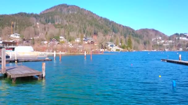 Der Gemütliche Spaziergang Den Wolfgangsee Mit Blick Auf Leere Hölzerne — Stockvideo