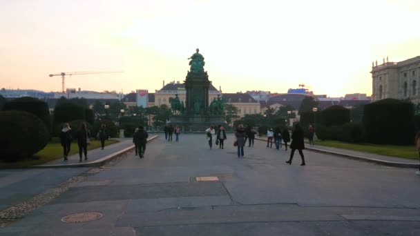 Vienna Austria February 2019 Sunset Crowded Maria Theresien Platz Topiary — Stock Video