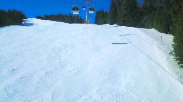 ツェル オーストリア 2019年2月28日 ストラスプレス ケーブルウェイの近代的なゴンドラ シュミッテンホー山のスキーピストに沿って乗って ツェル ゼーで2月28日 — ストック動画