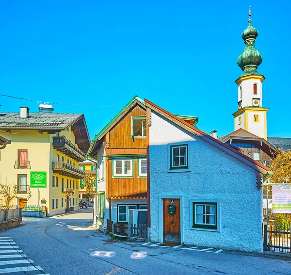 A rua curva de St Gilgen, Salzkammergut, Áustria — Fotografia de Stock