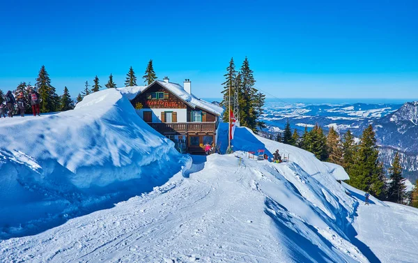 Bergrestaurant op Zwolferhorn, St Gilgen, Salzkammergut, au — Stockfoto