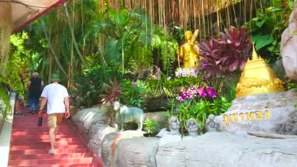 Bangkok Thailand April 2019 Stairs Lush Garden Golden Mount Wat — Stock Video