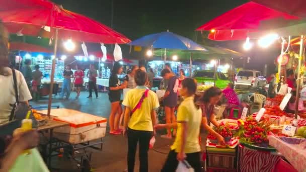 Chiang Mai Thailand Maio 2019 Barracas Frutas Mercado Noturno Warorot — Vídeo de Stock
