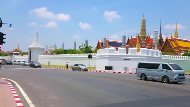 泰国曼谷 2019年4月23日 4月23日在曼谷 大皇宫城墙全景 欣赏宫殿 城墙和切地的屋顶上的景色 — 图库视频影像