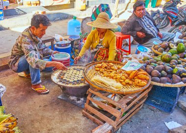 Taunggyi pazarında sokak yemekleri, Myanmar