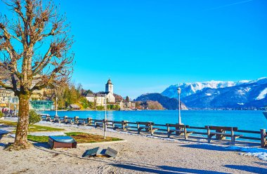 St Wolfgang, Salzkammergut, Avusturya'daki parkta rahatlayın
