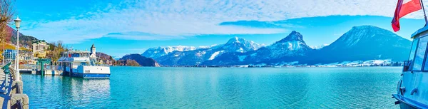 Panorama desde la orilla de St Wolfgang, Salzkammergut, Austria —  Fotos de Stock