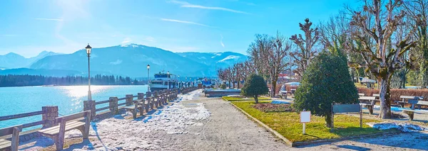 Il parco sul lago di St Wolfgang, Salzkammergut, Austria — Foto Stock