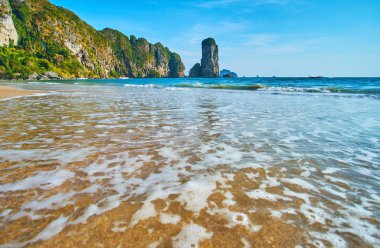 Yumuşak gelgit dalgaları, Ao Nang, Krabi, Tayland