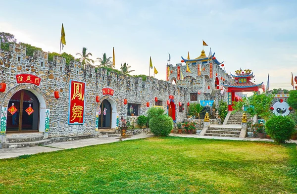 Santichon Çin çay köyünde taş kale, Tayland