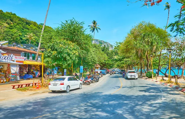 Ao Nang seaside road, Krabi, Thailand — Stock Photo, Image
