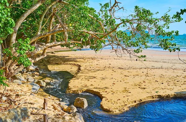 The curved creek on Ao Nang coast, Thailand — Stock Photo, Image