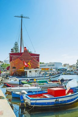 Bizerte limanındaki ahşap gemi, Tunus