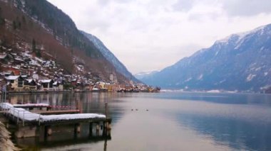Salzkammergut bölge, Hallstattersee Gölü kıyısında bulunan Dachstein, Avusturya çevrili ve en güzel şehirlerinden biridir Hallstatt.