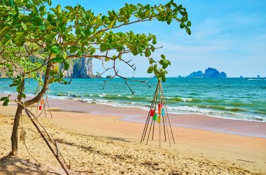 Sahilde fenerler, Ao Nang, Krabi, Tayland 