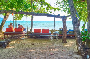 Gölgede rahatlayın, Ao Nang, Krabi, Tayland