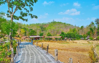 Eski Boon Ko Ku So bambu köprü, Pai, Tayland