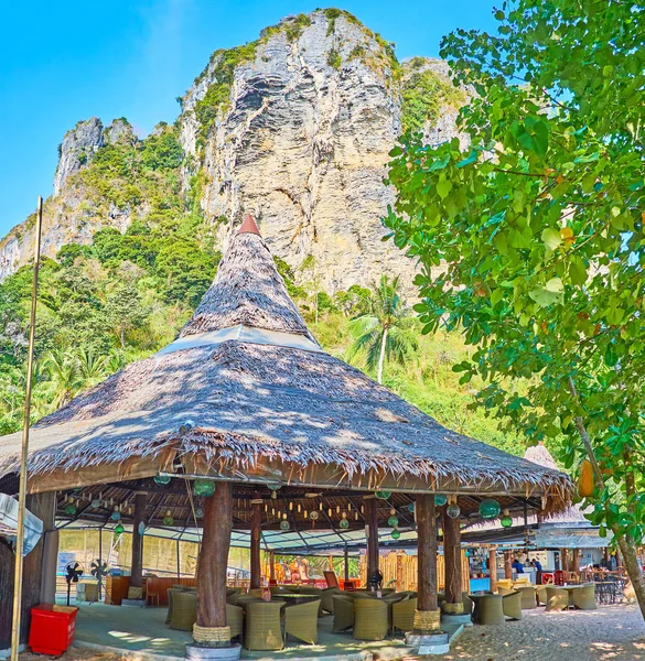 The beach bar at the rock, Ao Nang, Krabi, Thailand — Stock Photo, Image
