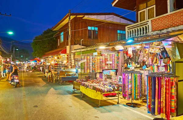 As barracas de Night Market, Pai, Tailândia — Fotografia de Stock