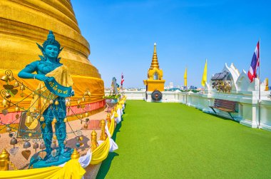 Golden Mount Tapınağı ana Chedi etrafında yürüyüş platformu, B