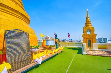 Wat Saket tapınağının ana Chedi avlusu, Bangkok, Thaila