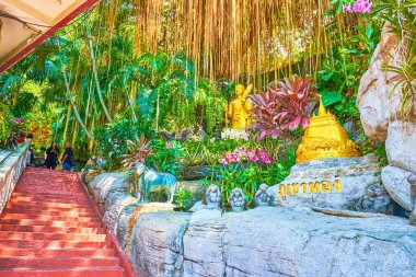 Bangkok, Tayland'da Golden Mount tapınağına tırmanmak
