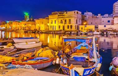 Akşam limanında eski tekneler, Bizerte, Tunus