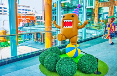 Domo-kun kafe, B gelen kahverengi karakterin komik heykel