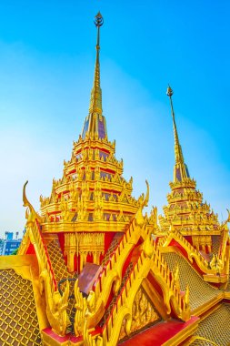 Loha Prasat tapınağının altın kuleleri, Bangkok, Tayland