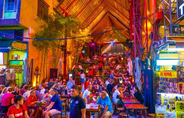 Khaosan road, Bangkok, Tayland'daki barın katmanlı terası