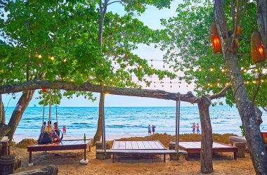 Kıyı kafede romantik bir akşam, Ao Nang, Krabi, Tayland