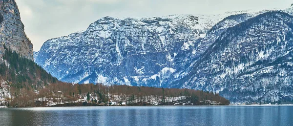 Vinter bergslandskap från Hallstattersee, Salzkammergu — Stockfoto