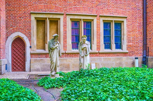 Las esculturas en el jardín del profesor en Cracovia, Polonia —  Fotos de Stock