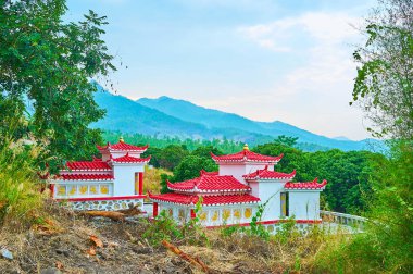 Santichon çay köyünde küçük türbe, Tayland