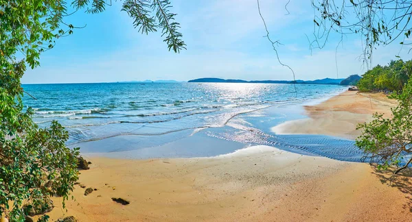 O estuário do riacho, Ao Nang costa, Krabi, Tailândia — Fotografia de Stock