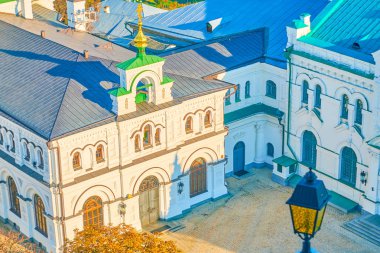 Kiev Pechersk Lavra, Ukr'deki Yemekhane Kilisesi'nin girişi