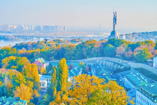 Das Mutterland-Denkmal in Kiew, Ukraine — Stockfoto