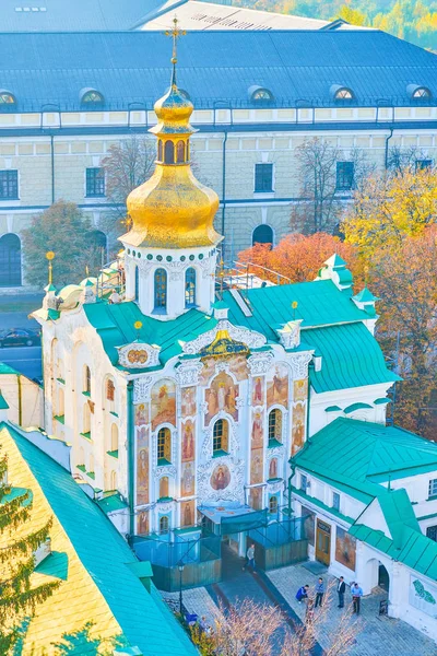 La hermosa Iglesia de la Puerta con frescos, Kiev, Ucrania — Foto de Stock