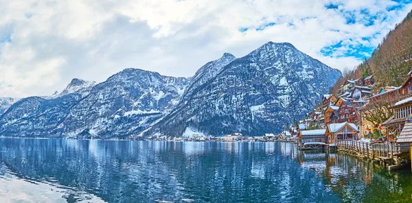 Panorama del lago di Hallstattersee dall'argine di Hallstatt, Austria — Foto Stock