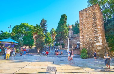 İspanya 'daki Alcazaba Malaga kalesinin duvarları ve kuleleri