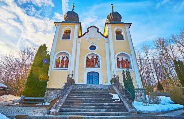 Фасад церкви Калвариенбергкирхе, Бад-Ишль, Австрия — стоковое фото