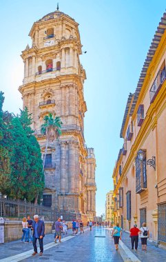 İspanya 'nın Malaga Katedrali' nin ince çan kulesi
