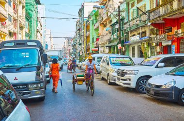 Çin Mahallesi, Yangon, Myanmar 'daki Rickshaw.
