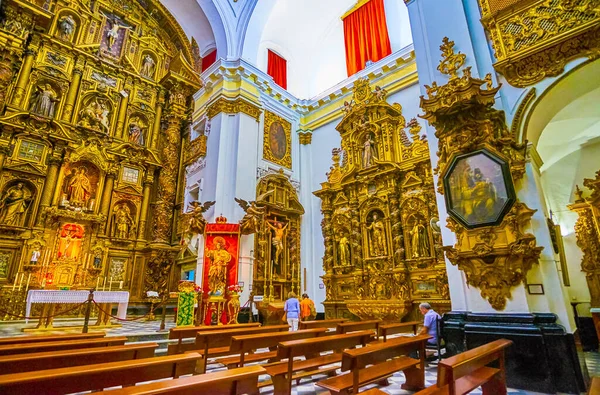 De altaarstukken van de Santiago kerk in Cadiz, Spanje — Stockfoto