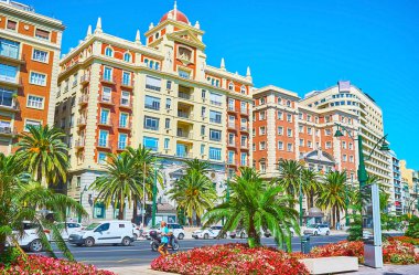 Marina Meydanı, Malaga, İspanya 'da çiçek yatakları